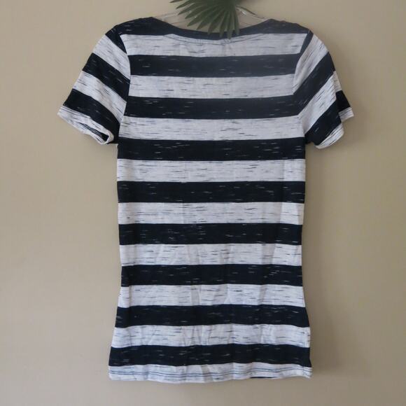 University of Michigan Wolverines Top Size S Women Blue Stripe Football Sports - Picture 2 of 4